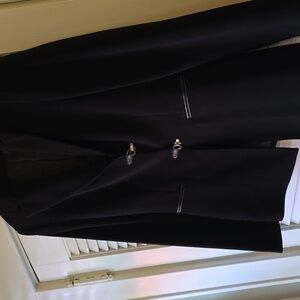 GUC - Vintage Tahari Arthur S Levine Black Women's Blazer in Size 4